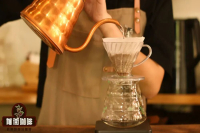 咖啡小白如何从头学习手冲咖啡？手冲咖啡水粉比怎么算？制作好喝的手冲黑咖啡要做哪些准备？