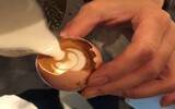 咖啡还能在蛋壳里拉花？ 墨尔本咖啡店发明“散养拿铁”