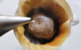 手冲咖啡水温多少合适？如何根据咖啡豆烘焙度与信心度调整水温