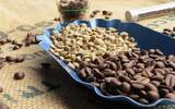 咖啡果实是怎样变成咖啡豆的 包裹咖啡豆的羊皮纸是怎样的