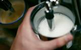 没有大型的意式咖啡机怎么制作出浓缩咖啡与奶泡呢??