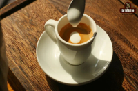 怎么用意式浓缩咖啡制作玛奇朵？玛奇朵咖啡苦吗？玛奇朵Macchiato和焦糖玛奇朵有何区别？