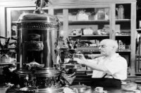 意式咖啡机是谁发明的？意式咖啡机如何发展？世界上第一台咖啡诞生在什么时候？